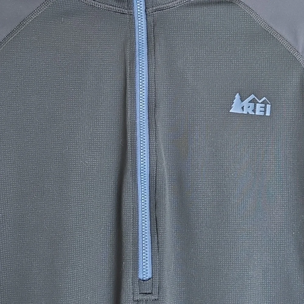 REI Men's Black and Blue Rash Guard